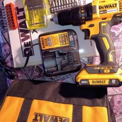 Dewalt 20v MAX Cordless Drill Kit Brand New 