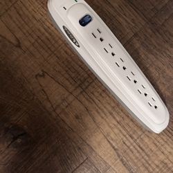 DYNEX Power Strip 6 Outlets 