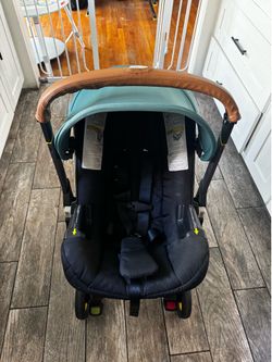 Doona Carseat Stroller with Base