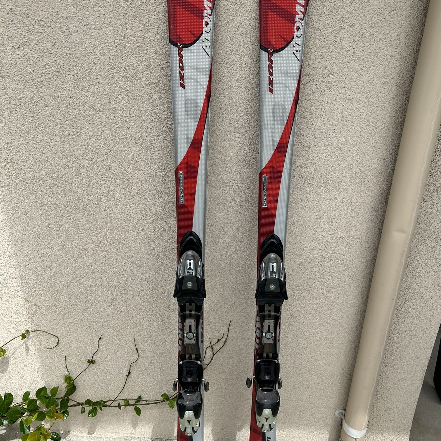 Atomic Izor 7.5 Ti Skis for Sale in Newport Beach, CA - OfferUp
