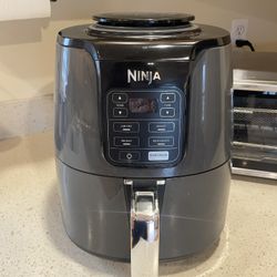 Ninja 4 Qt Air fryer Perfect Condition! Like New