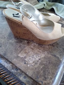 Color beige wedges