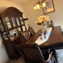 Luxurious Dining Room Set