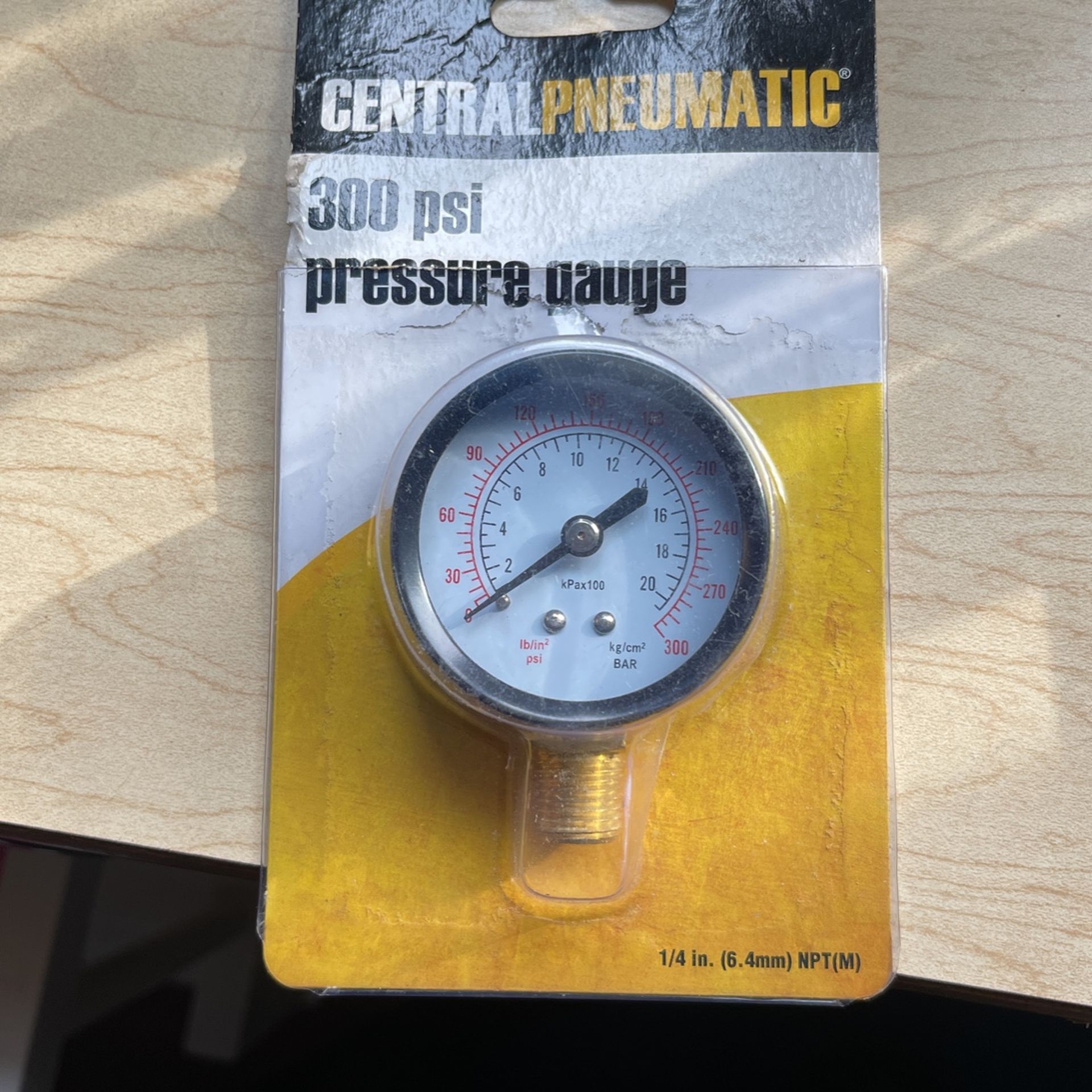Central Pneumatic 300 Psi Pressure Gage