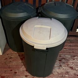 32 Gallon Garbage Bins