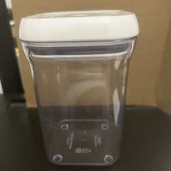 OXO Good Grips 0.9 Qt Airtight Food Storage Container