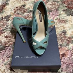 H By Halston Size 8.5 Heel