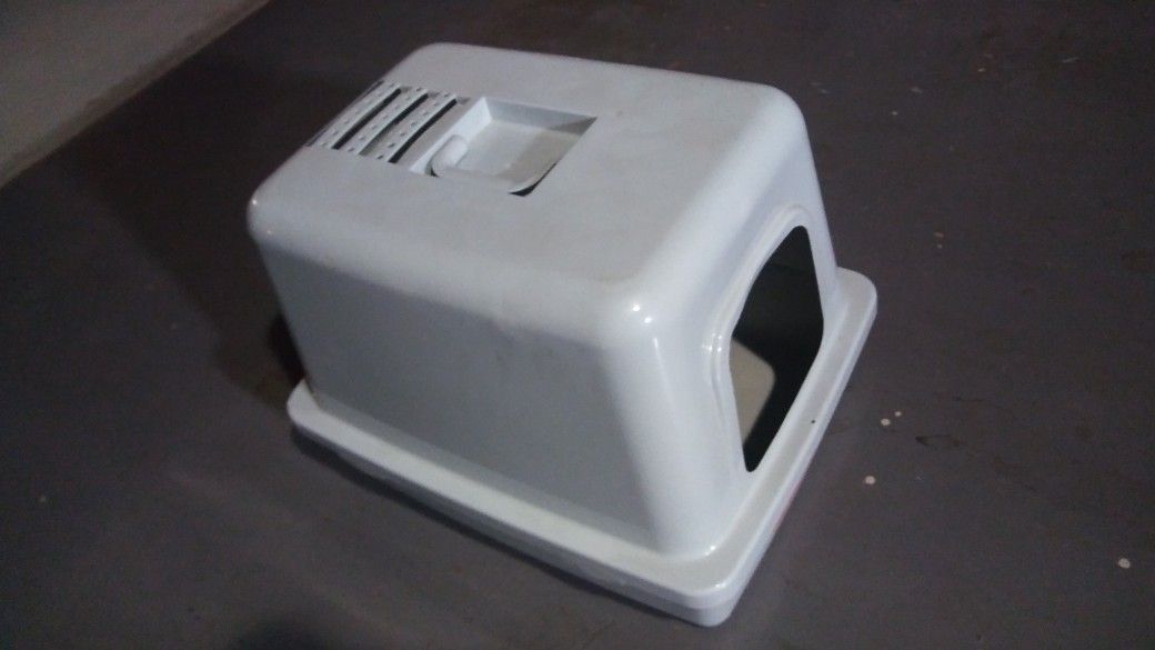 Cat litter box