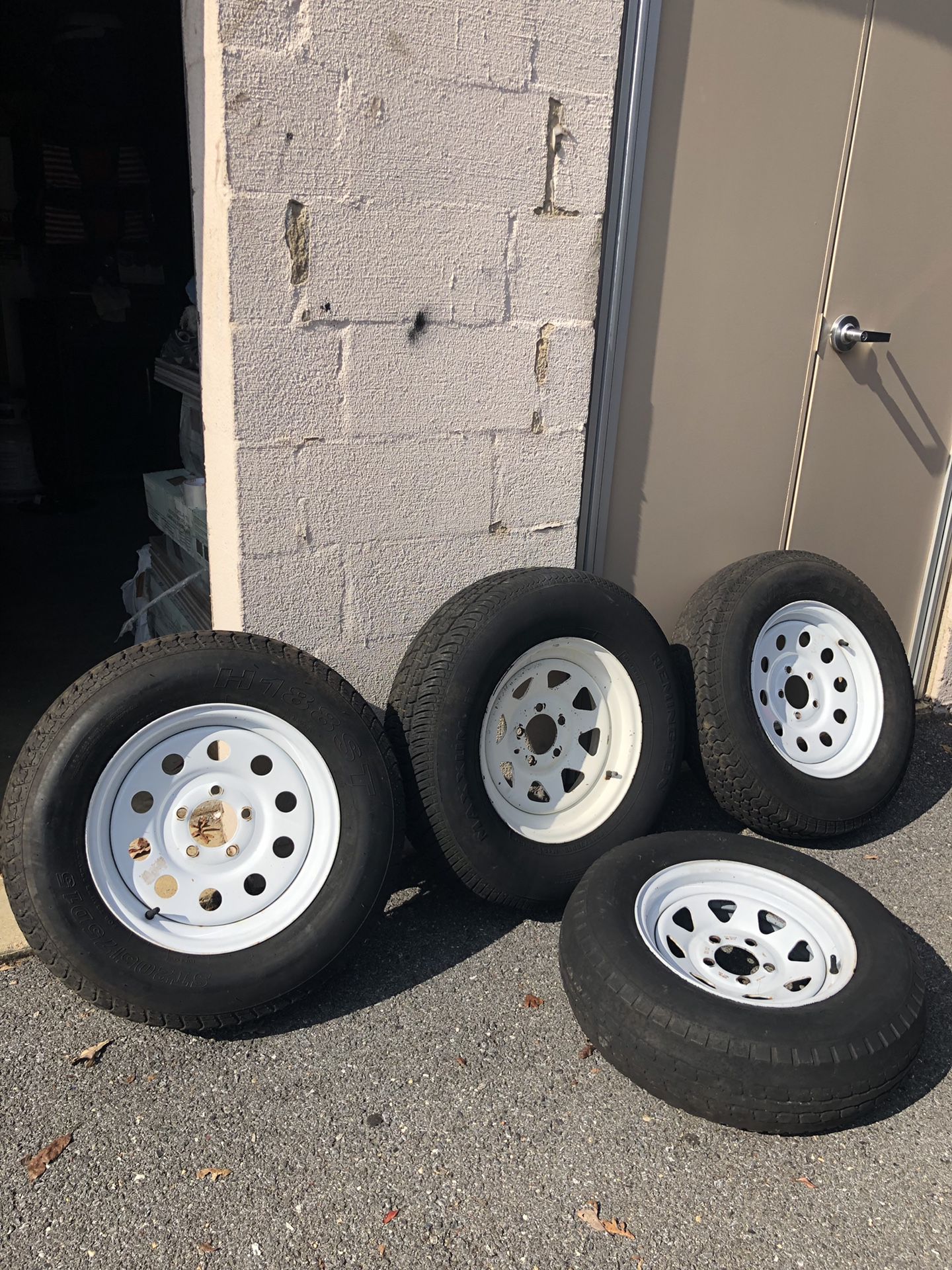 Tires for trailer good condition have 3 tire and rings #15 and 1 #14 price for ring end tires #14 is $90