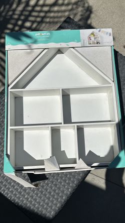 House wall cubby/shelf