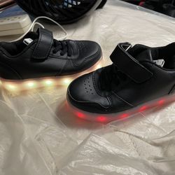 Kids LED Light Up Shoes Size 27