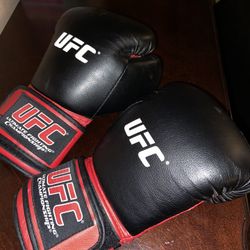 UFC Boxing Gloves (adult) 12oz