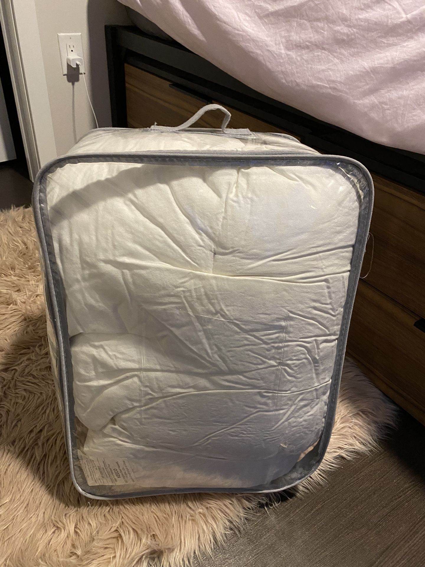Twin/Twin XL White Comforter