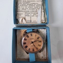 Vintage Raketa Quartz Watch USSR 1980s — Roman Numerals, Original Box & Papers,