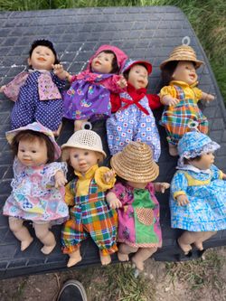 8 vintage Dolls