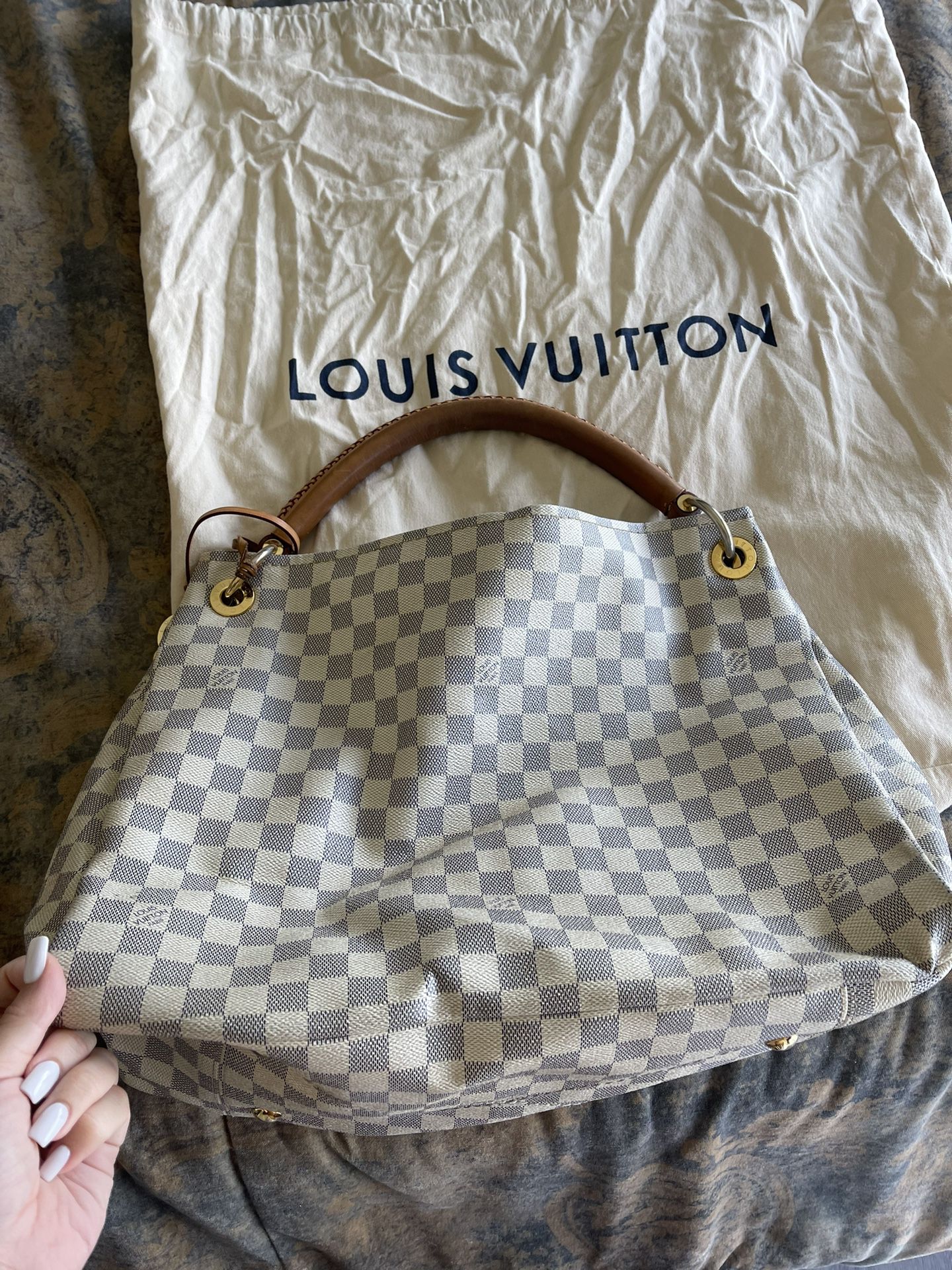 Authentic LV Louis Vuitton Artsy MM W/ Dustbag & Receipt for Sale in Lake  Villa, IL - OfferUp