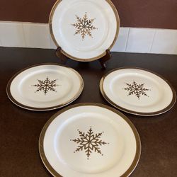 NEW No Box Fitz & Floyd Grand Rim Gold christmas Snowflake Plates (4-Pack) Each plate about 9 1/2” No box