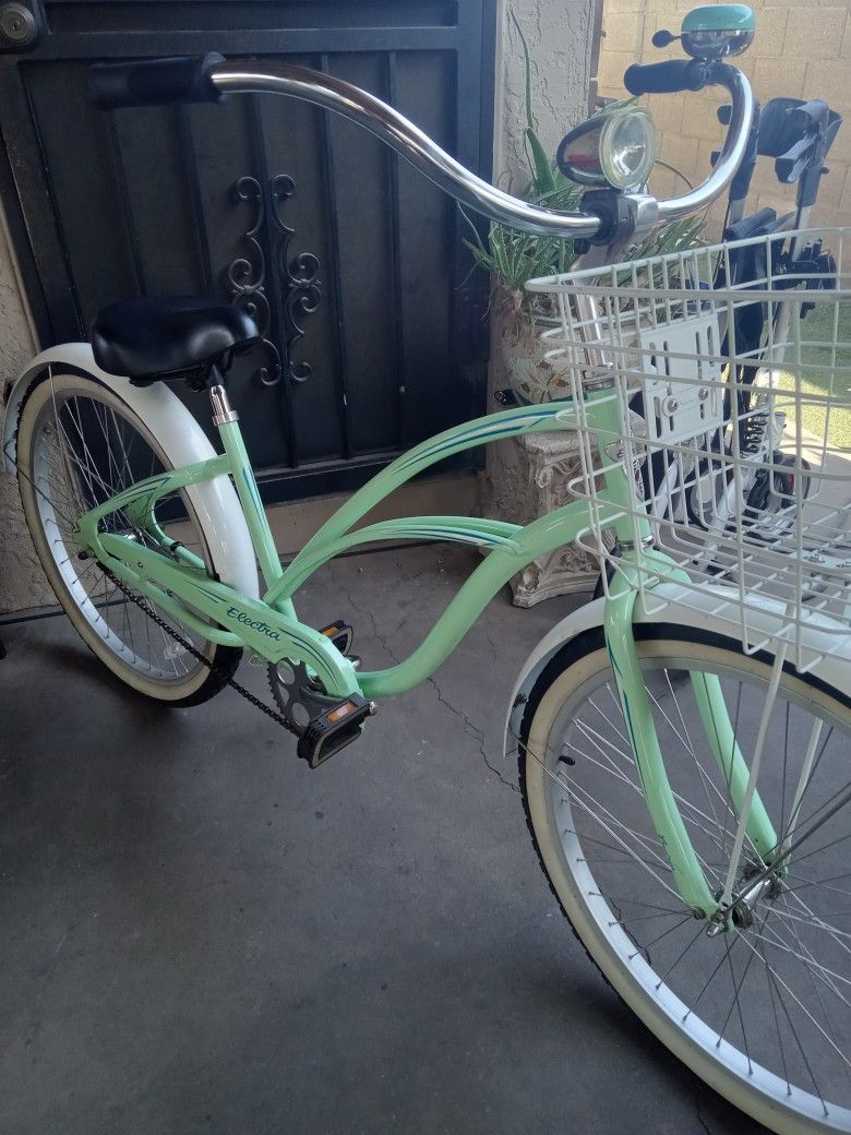 Nice Bike ELECTRA Tires Size 26 Like New Very Good Condition