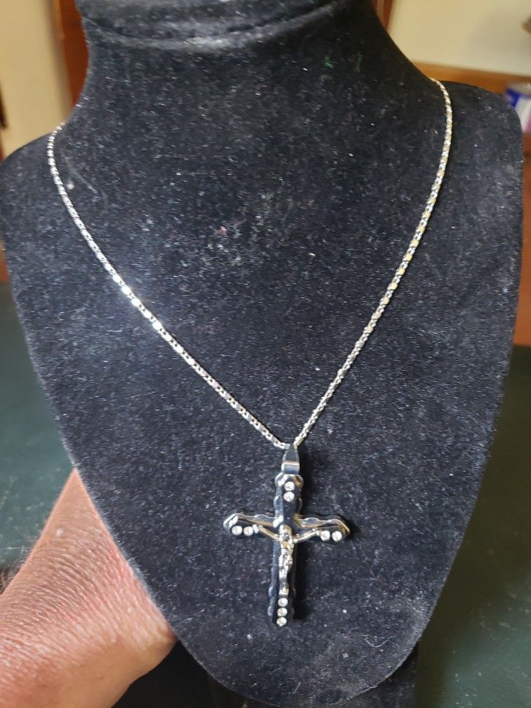 Brand New Mens Cross Necklace