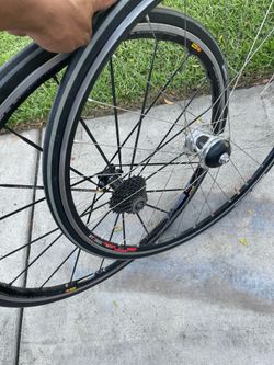 Road bicycle wheels