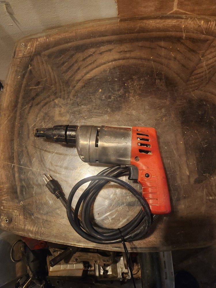Milwaukee screw gun