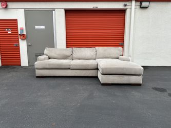 FREE DELIVERY - Modern Deep Seat Lounge Sectional Sofa Couch by Ashley- Retail $3.8k
