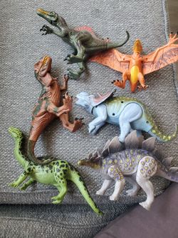 6 dinosaurs from Jurasic Park