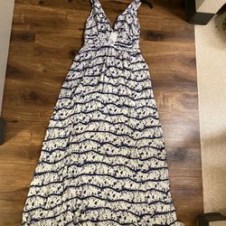 Brand New Woman’s Forever 21 brand White Long Dress Up For Sale 