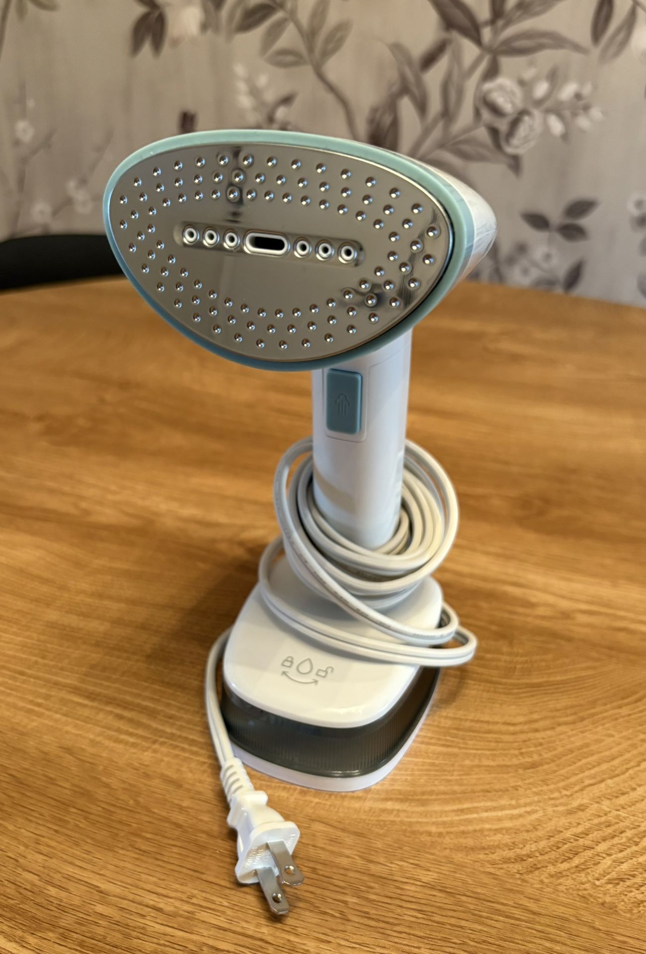 Like NEW - Foldable Steamer