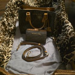 New Micheal Kors Purses 