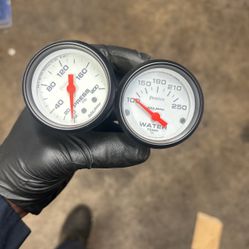 Auto meter gauges