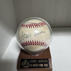 HANK AARON SIGNED BASEBALL- 755 CAREER HOME RUNS STAND - HOF 82- COA
