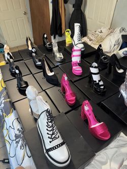 Big Shoe Sale Everything Must go Damelios footwear / Woman Boots