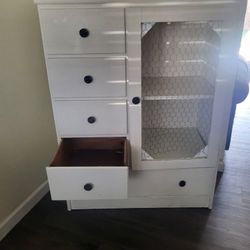 Mid Size Hutch 