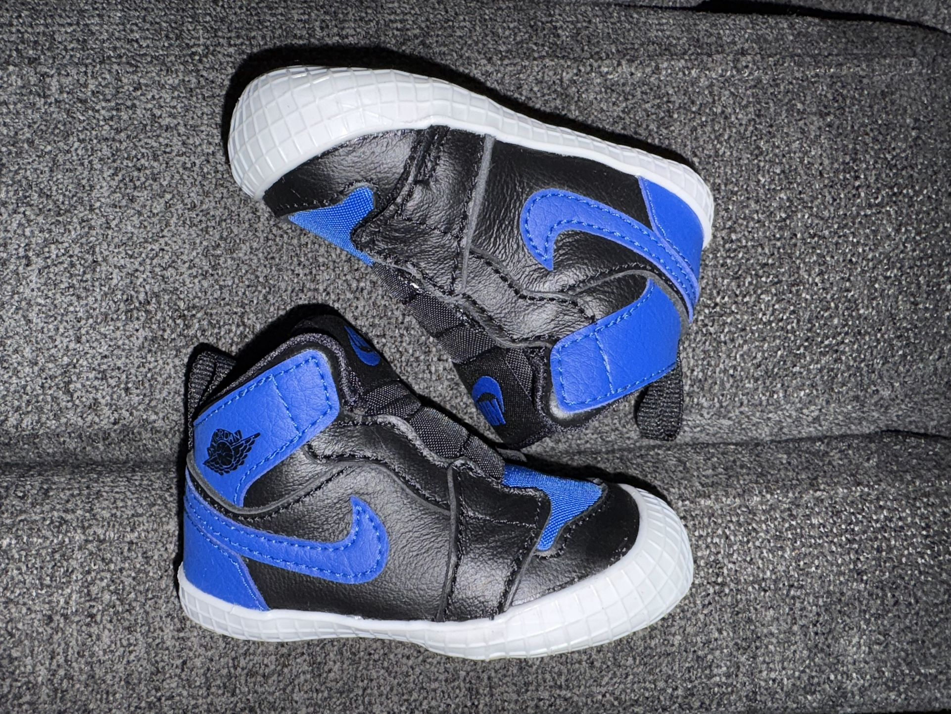 Jordan 1 “Royal” Size 2C