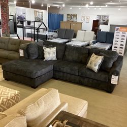 Biddeford 2pc Sectional with Chaise