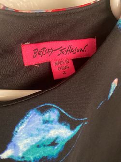 Betsey Johnson Black Printed Top Size 2 very elegant Dress like vintage style