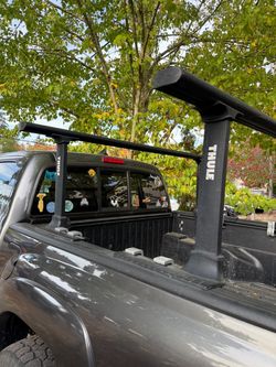 Thule truck bed rack w/ 60” cross bars