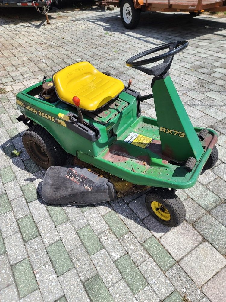 John Deere Riding Lawn Mower 