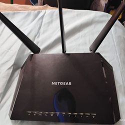 PRICED TO SELL!! Netgear Nighthawk Smart Wifi Router - SUPER FAST