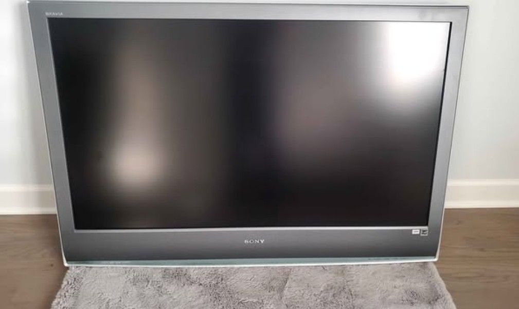 SONY TV 46" - $50