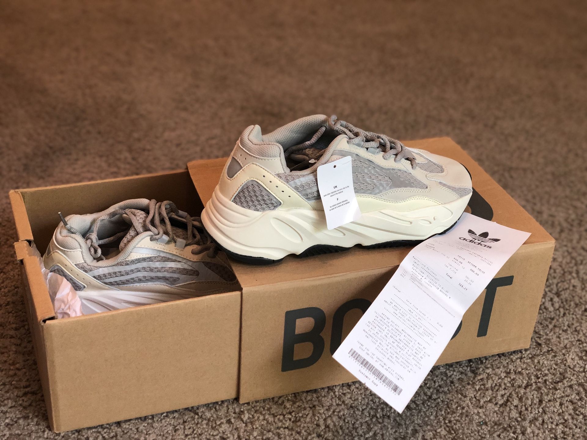 Adidas yeezy boost 700 statics