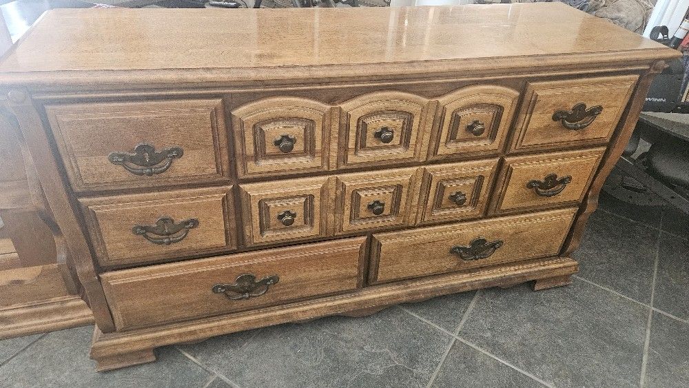 Dresser With Mirror