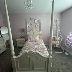 Shabby Chic Twin Bed