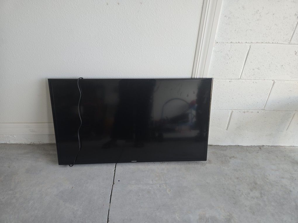 43 Inch Samsung TV