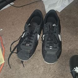 Black N White Nike Cortez