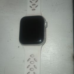 Apple Watch Series 6. 40mm Aluminum 