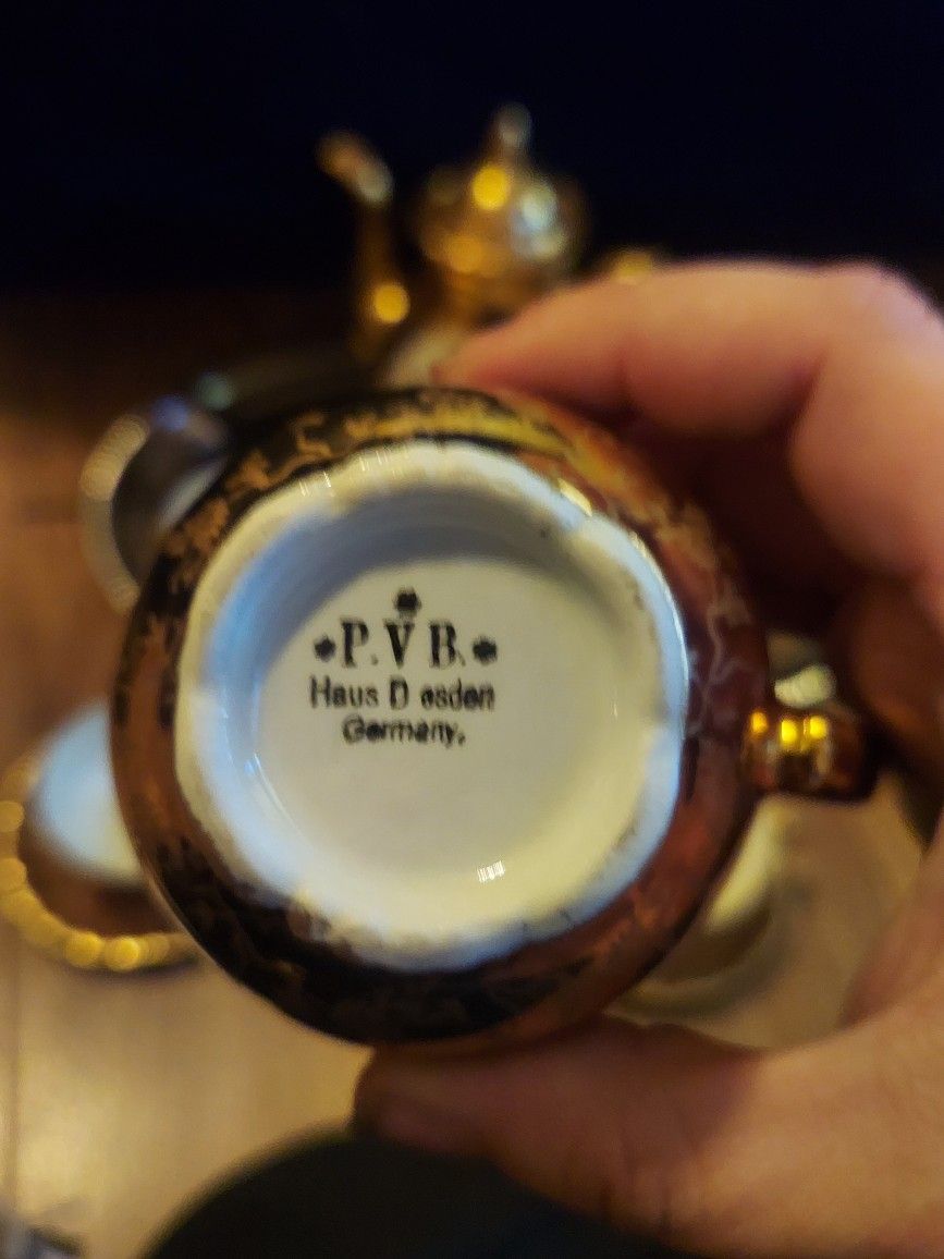 A Gold Tea Set