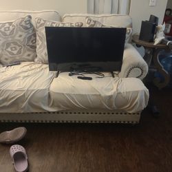 TCL Roku TV Works Fine Comes With Remote