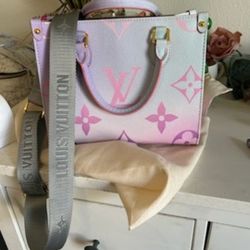 Louise Vuitton Onthego Monogram w/ Coin Pouch
